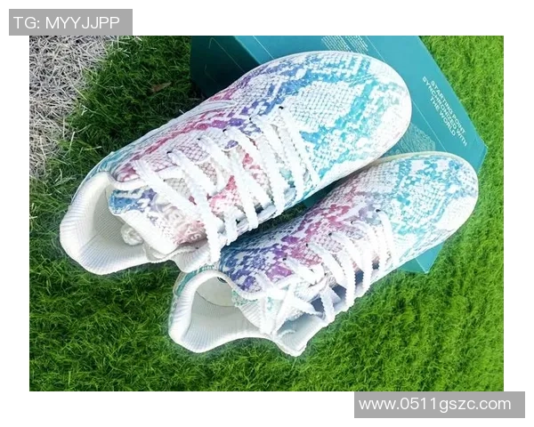 足球明星夏季休闲时尚拖鞋大揭秘你绝对不能错过的潮流单品